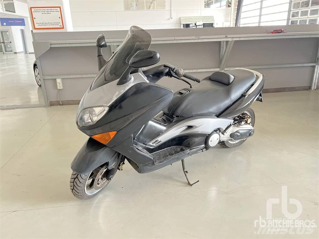 Yamaha TMAX Biler