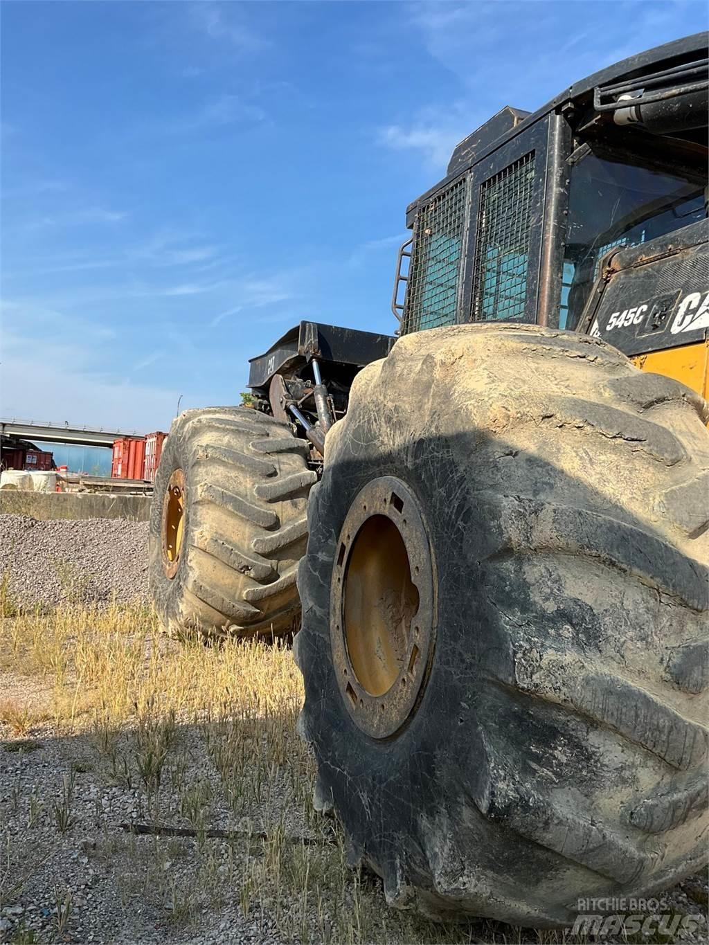 CAT 545C Udslæbningstraktorer
