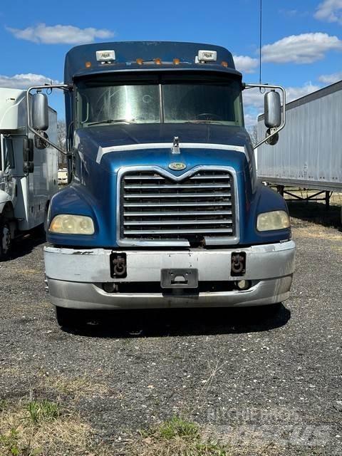 Mack CXN613 Trækkere