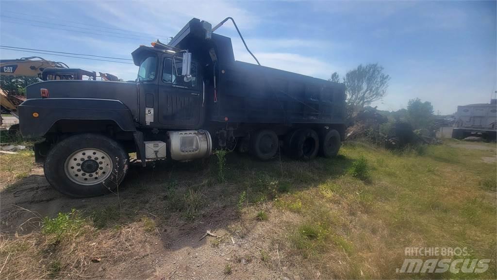 Mack RD6885 Lastbiler med tip