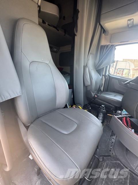 Volvo VNL64T670 Trækkere