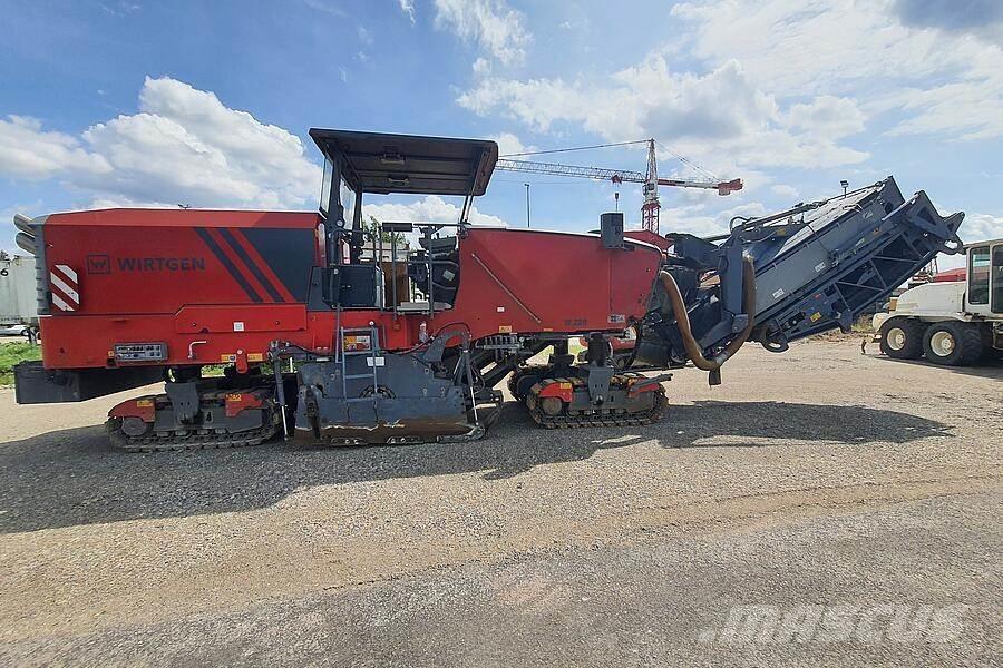 Wirtgen W 220 Asfalt-koldfræsere