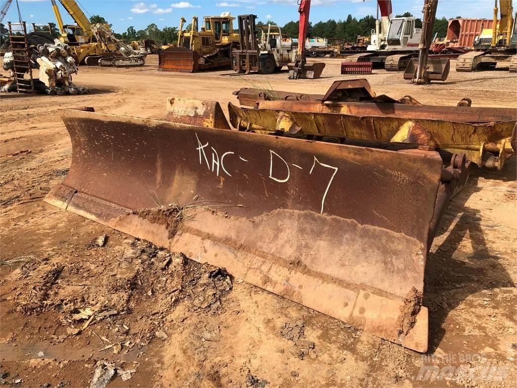 CAT D7 Klinger