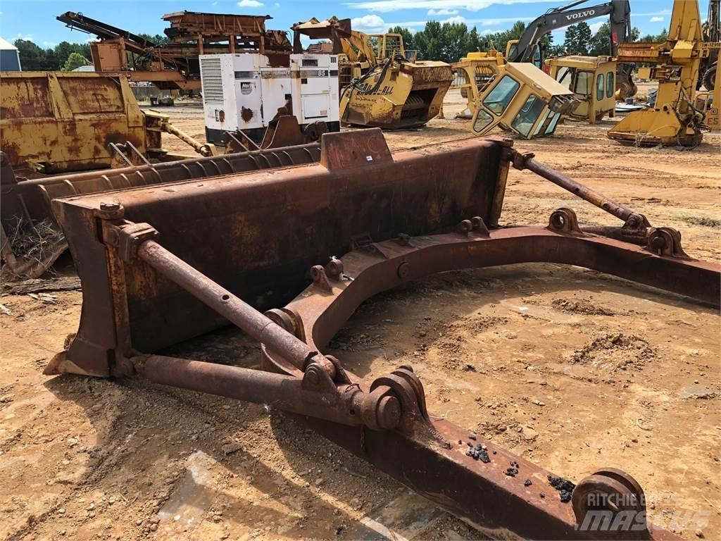 CAT D7 Klinger