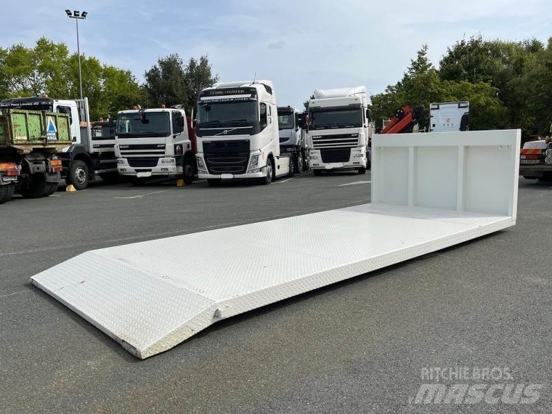CMI D Trucks - Andet
