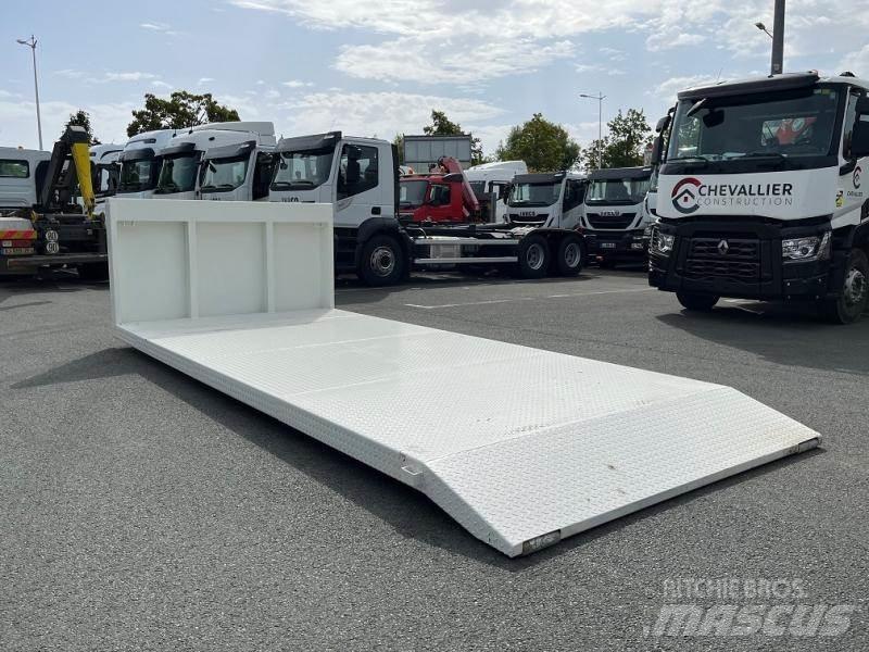 CMI D Trucks - Andet