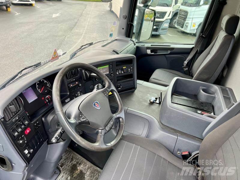 Scania P 410 Lastbil med kran