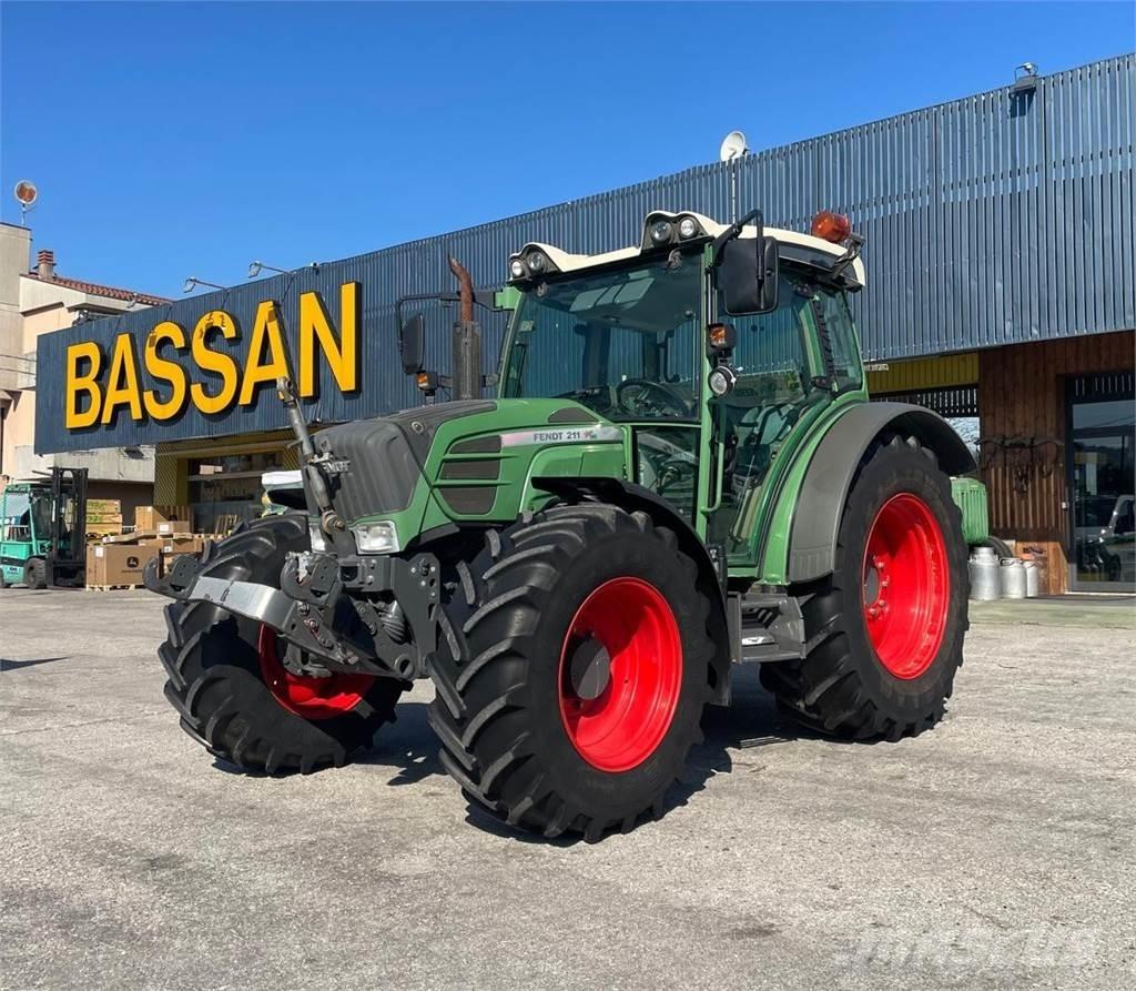 Fendt 211 VARIO Traktorer