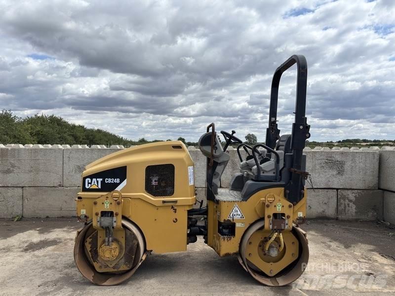 CAT CB24 B Tvilling tromle