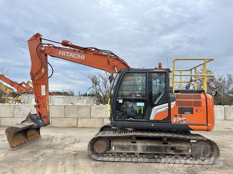 Hitachi ZX130 Gravemaskiner på larvebånd