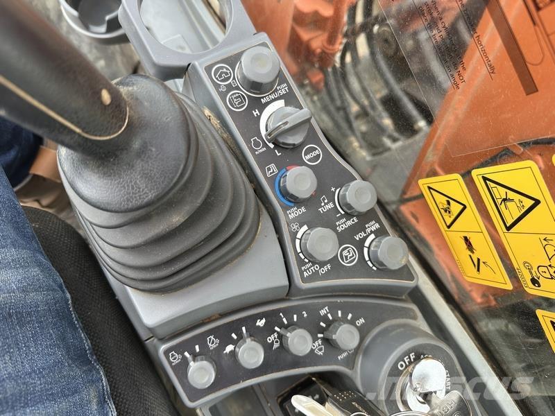 Hitachi ZX130 Gravemaskiner på larvebånd