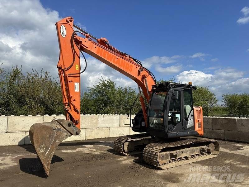 Hitachi ZX135 Gravemaskiner på larvebånd