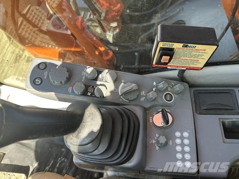 Hitachi ZX210LC-6 Gravemaskiner på larvebånd