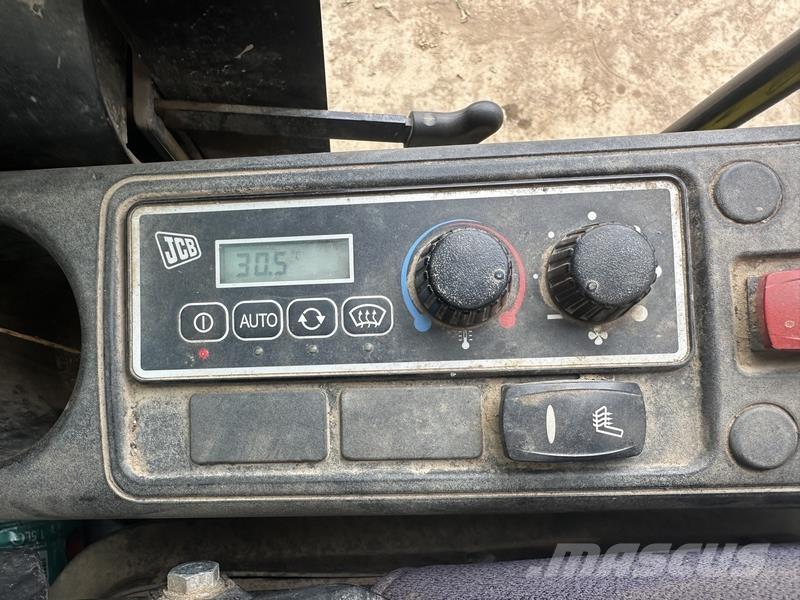 JCB JS130 Gravemaskiner på larvebånd