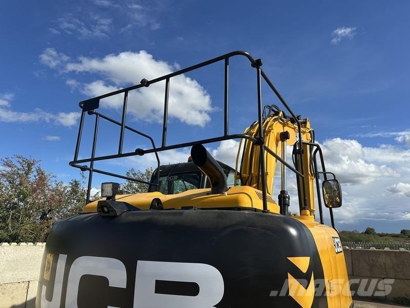 JCB JS131 LC Gravemaskiner på larvebånd