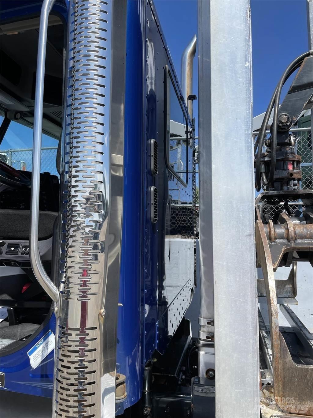 Freightliner 122SD Chassis