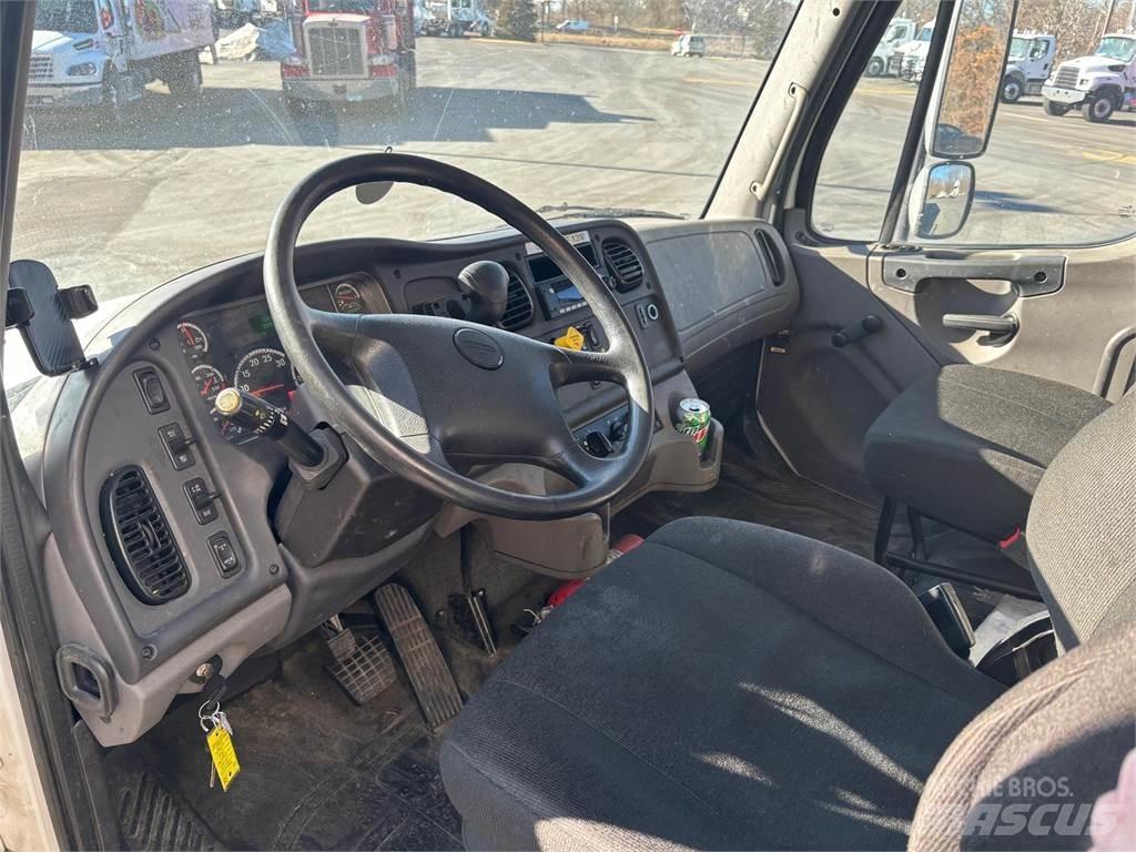 Freightliner M2 106 Fast kasse