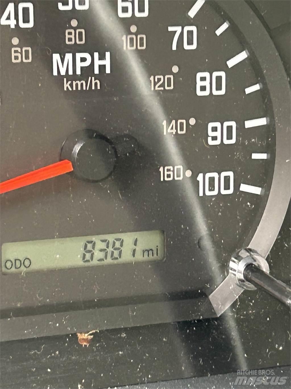 Isuzu NPR HD DC Lastbiler med tip