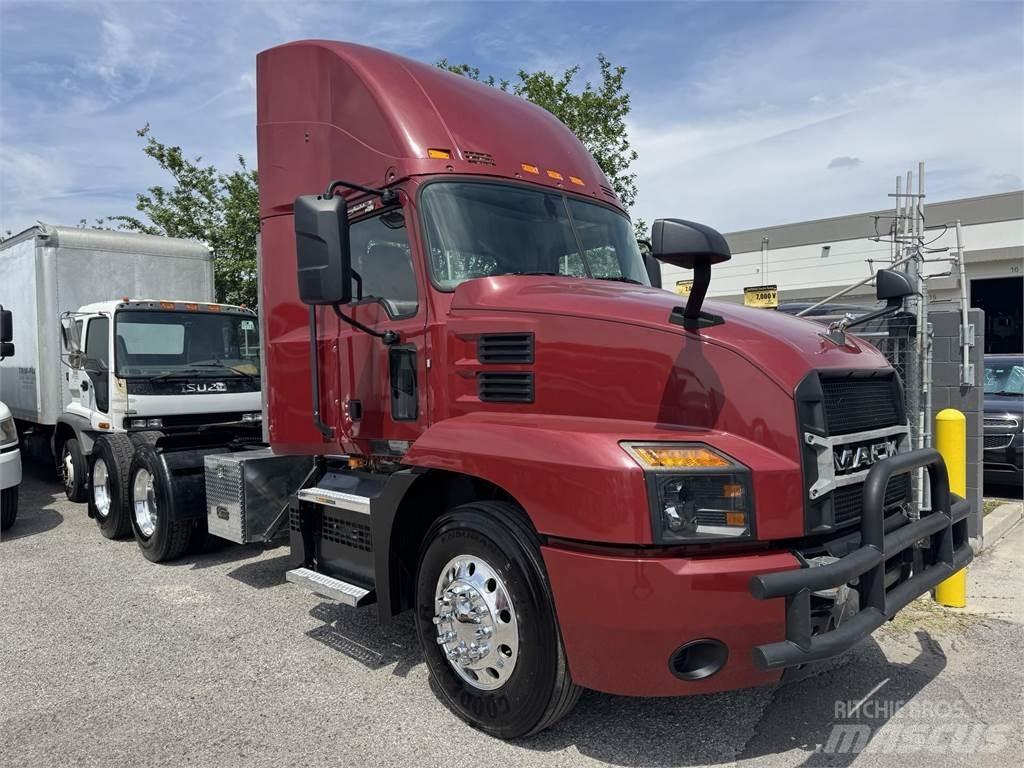 Mack AN64T Trækkere