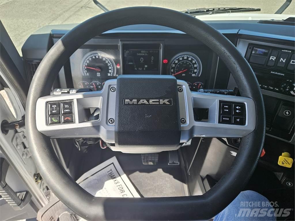 Mack AN64T Trækkere