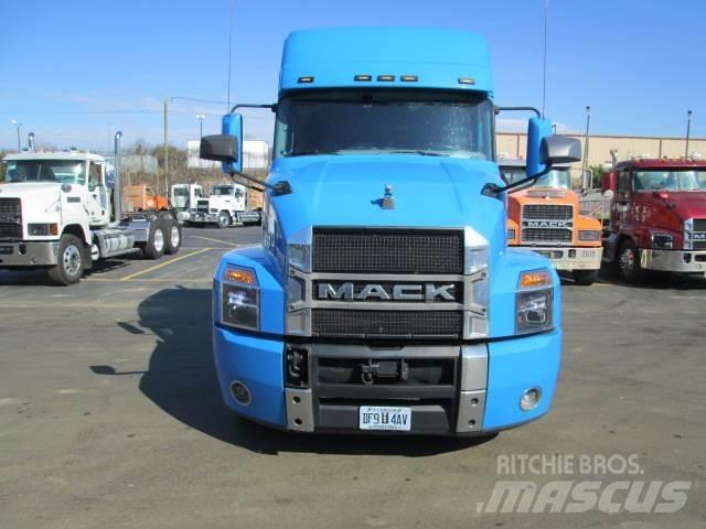 Mack AN64T Trækkere
