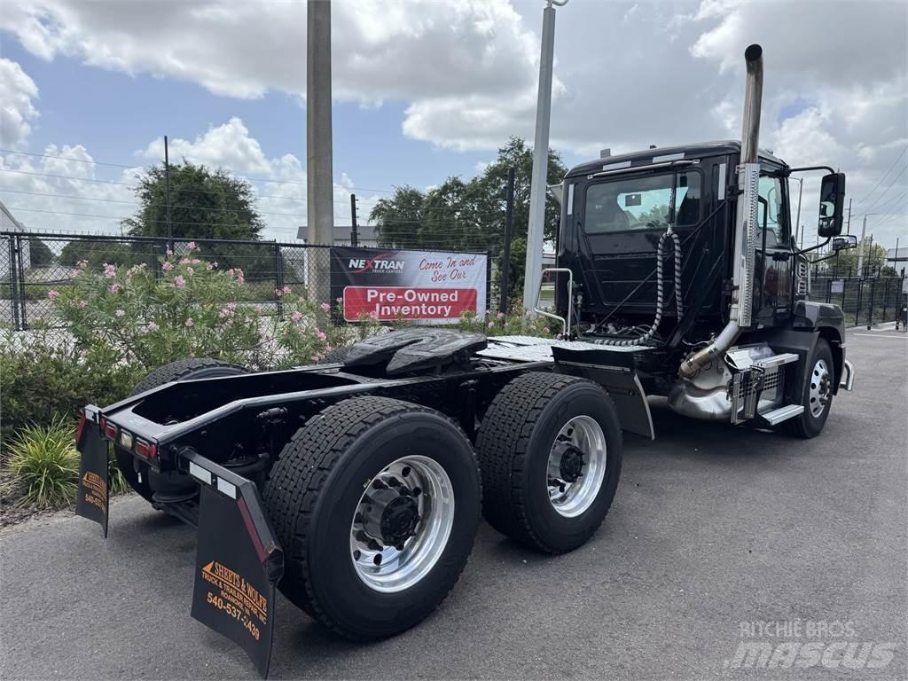 Mack AN64T Trækkere