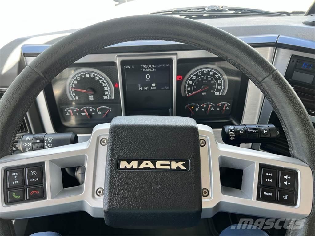 Mack AN64T Trækkere