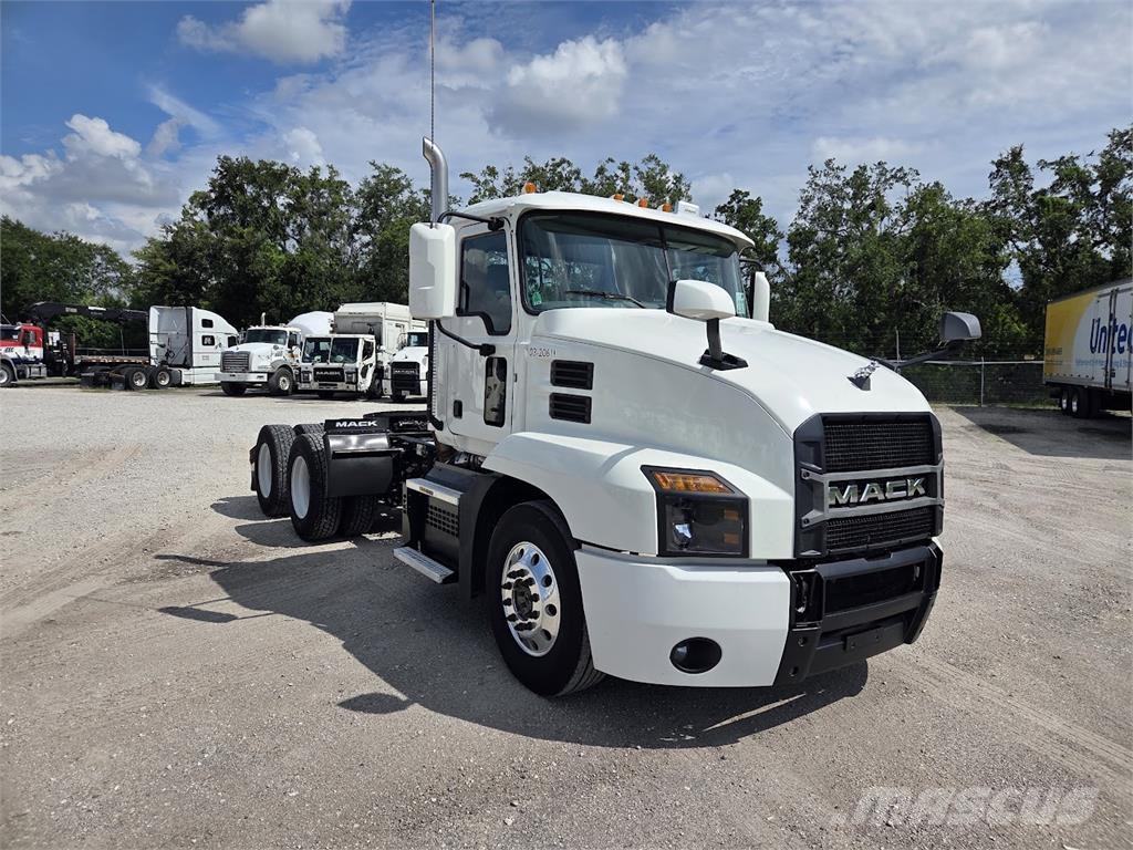 Mack AN64T Trækkere