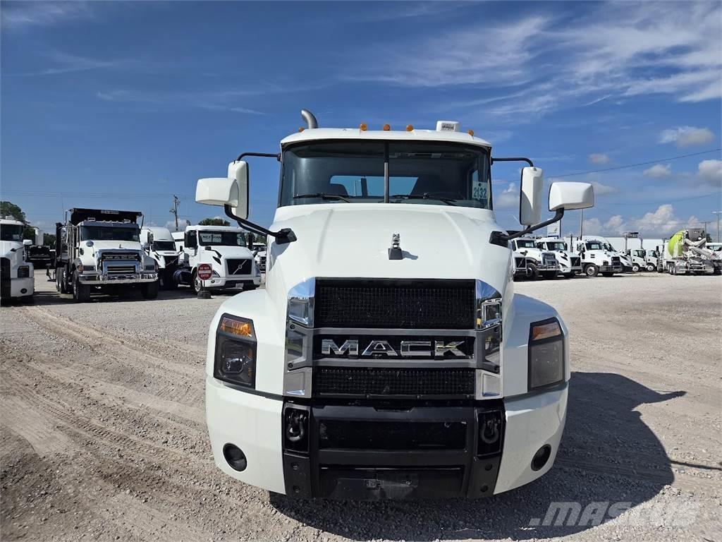 Mack AN64T Trækkere