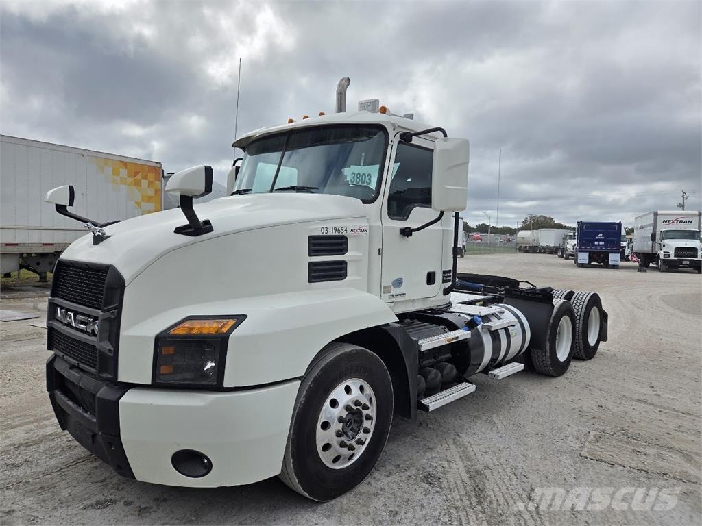 Mack AN64T Trækkere