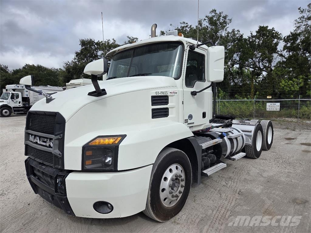 Mack AN64T Trækkere