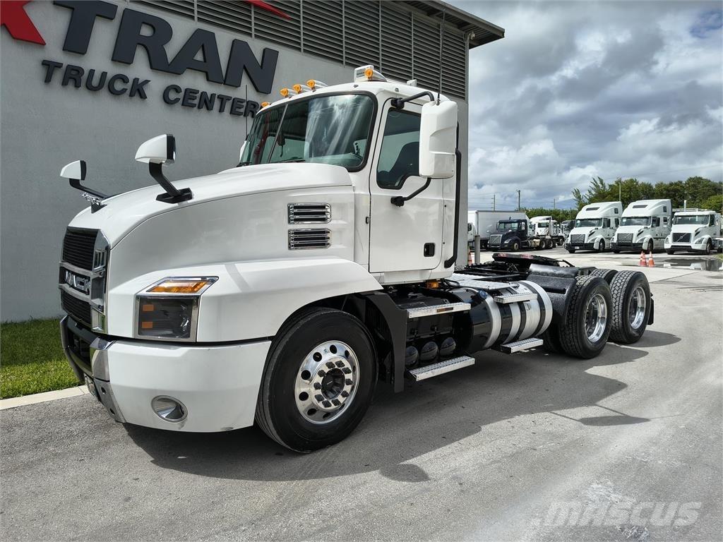 Mack AN64T Trækkere