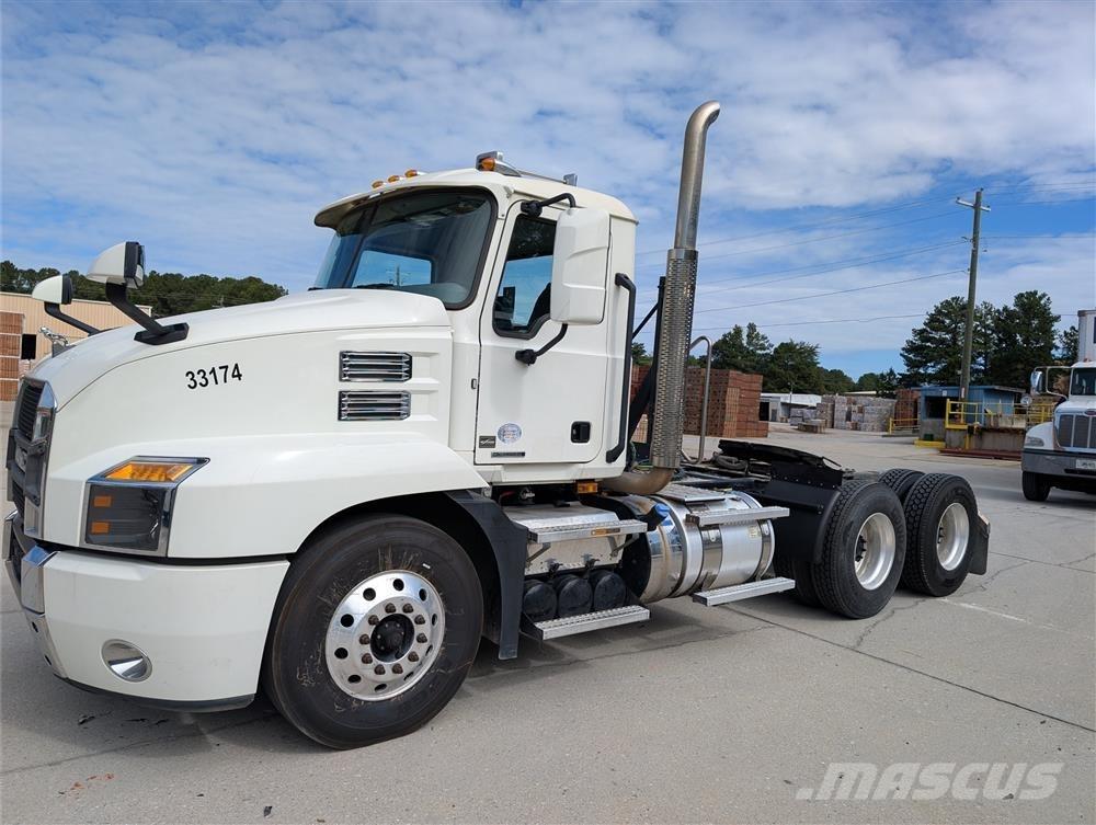 Mack AN64T Trækkere
