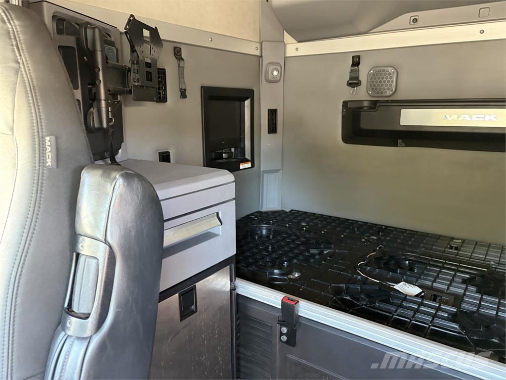 Mack AN64T Trækkere