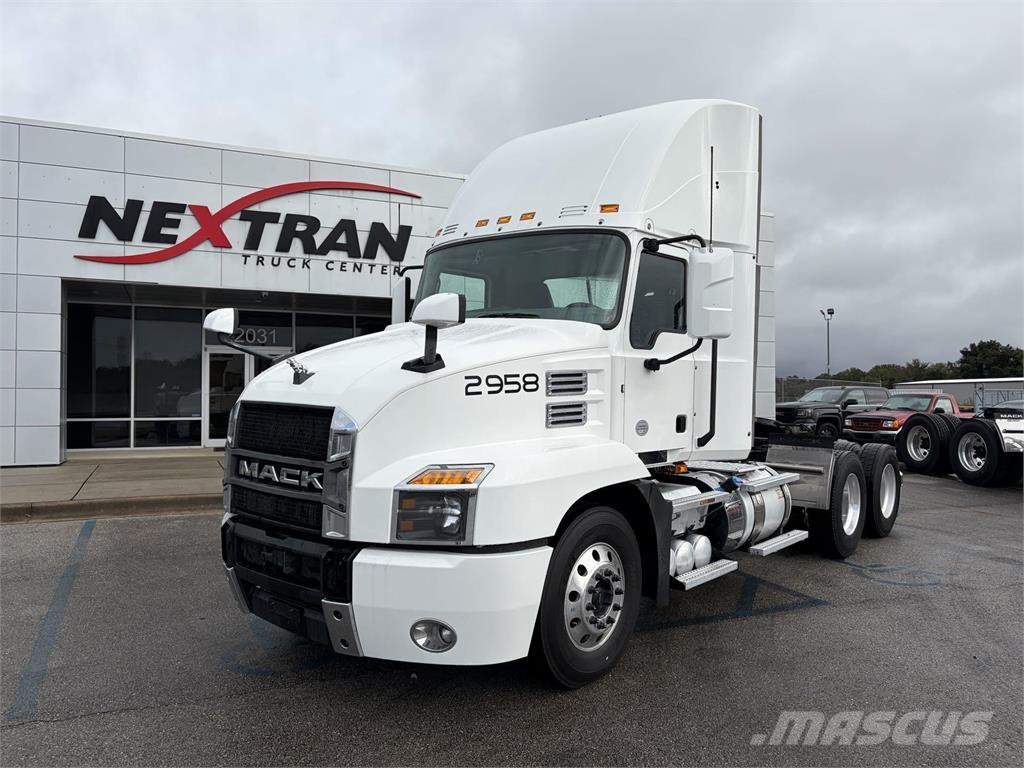 Mack AN64T Trækkere