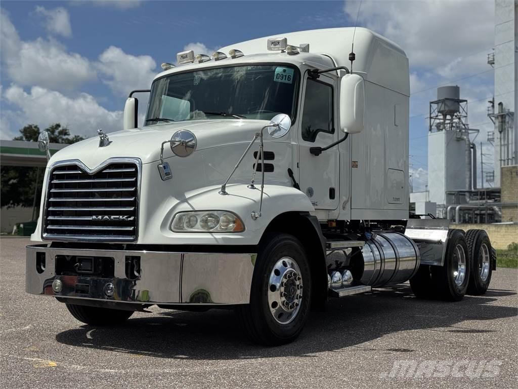 Mack CXU613 Trækkere