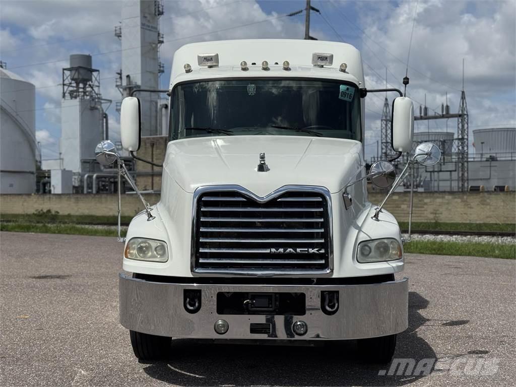 Mack CXU613 Trækkere