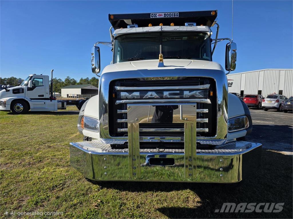 Mack GR64B Lastbiler med tip