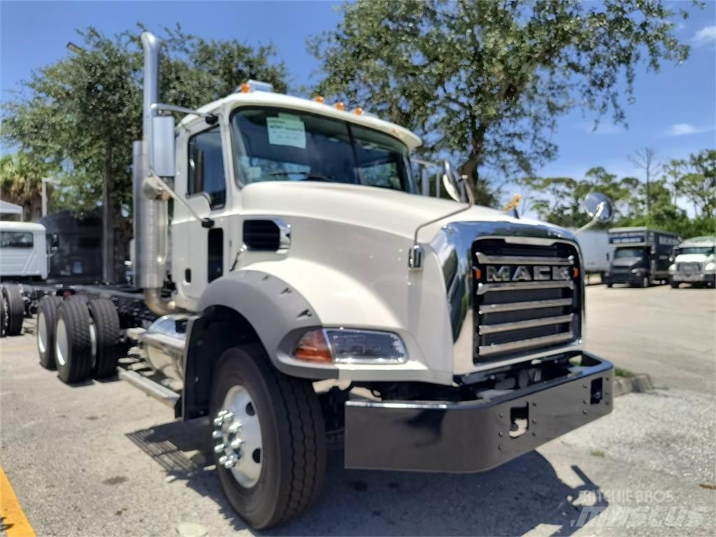 Mack GR64BX Betonbiler