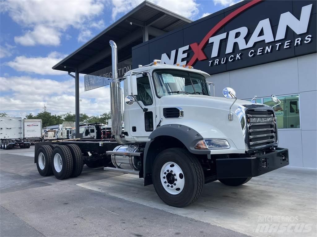 Mack GR64BX Lastbiler med tip