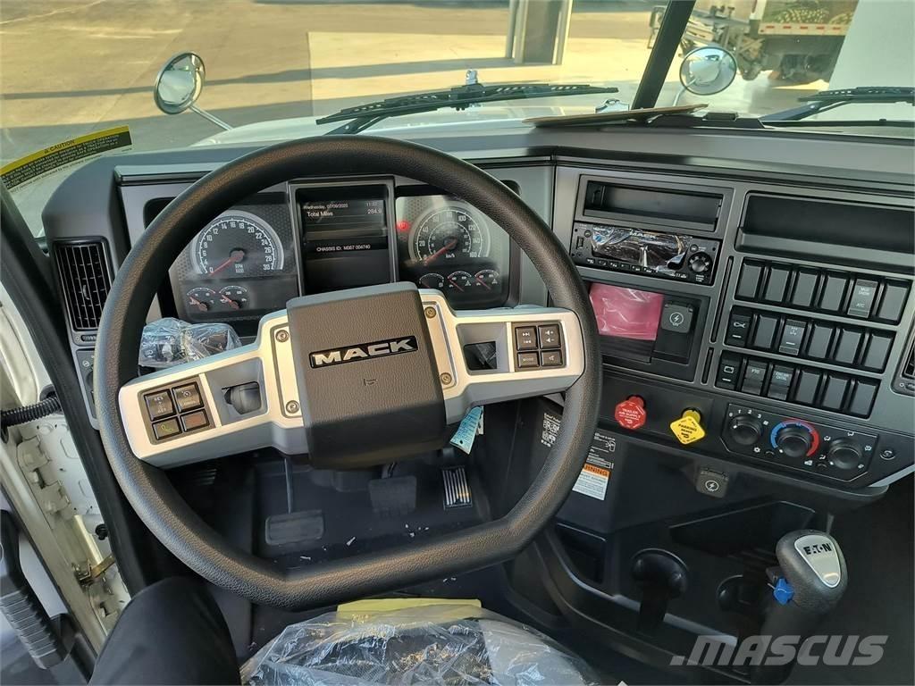Mack GR64BX Lastbiler med tip