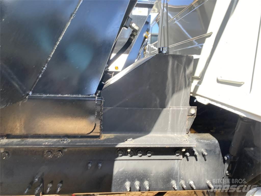 Mack GR64F Lastbiler med tip