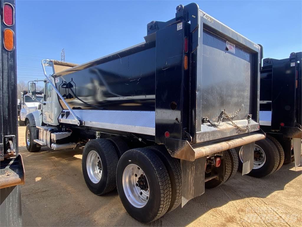 Mack GR64F Lastbiler med tip