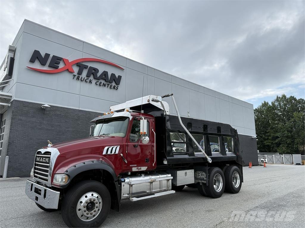 Mack GR64F Lastbiler med tip