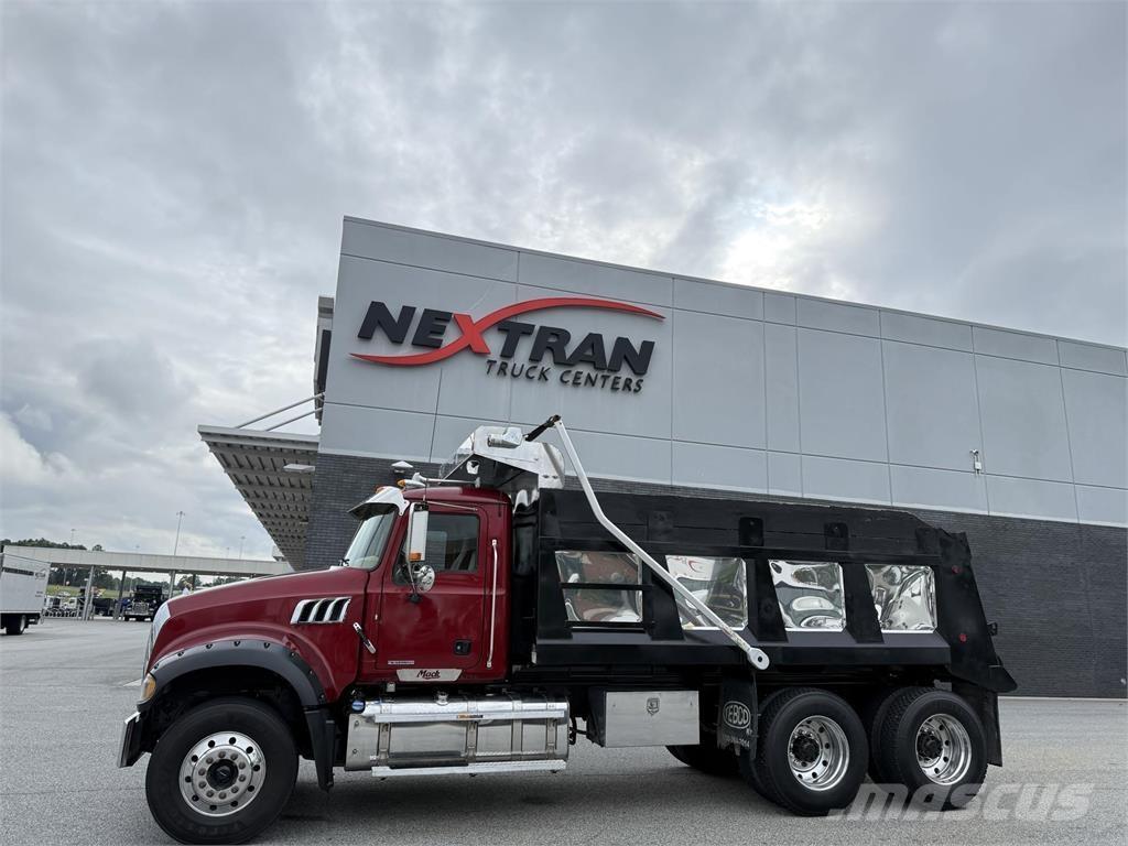 Mack GR64F Lastbiler med tip