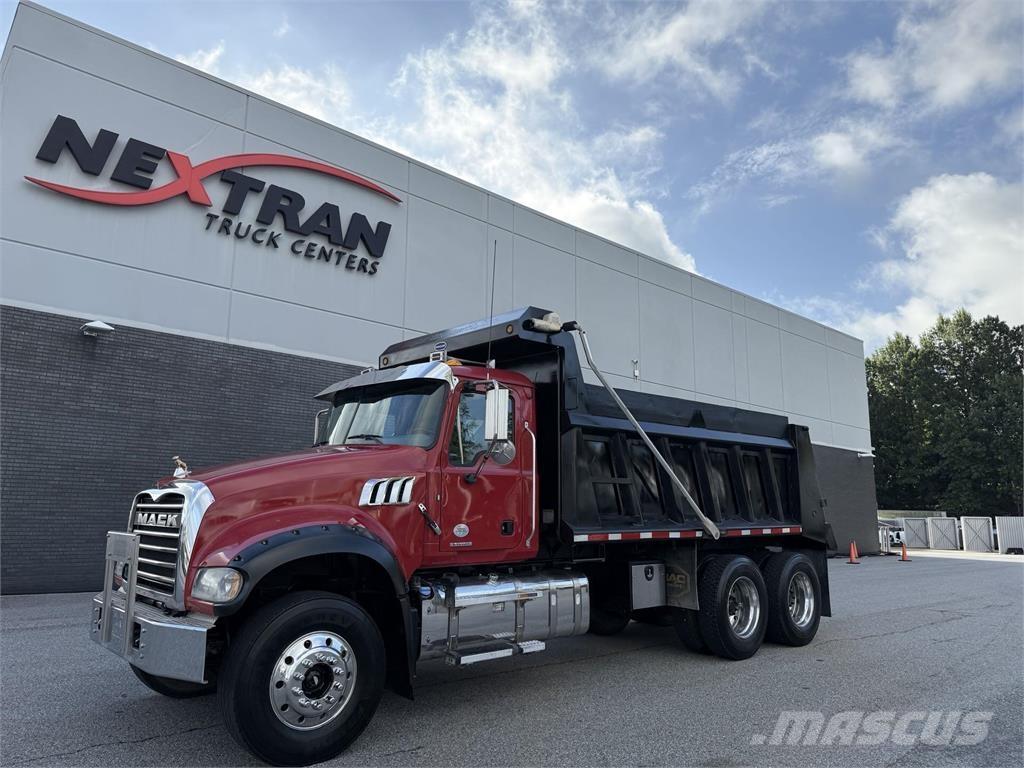 Mack GR64F Lastbiler med tip