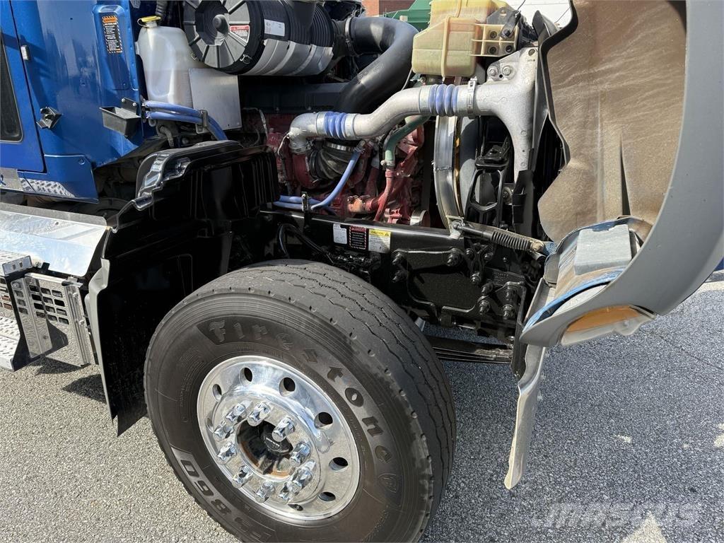 Mack GR64F Lastbiler med tip