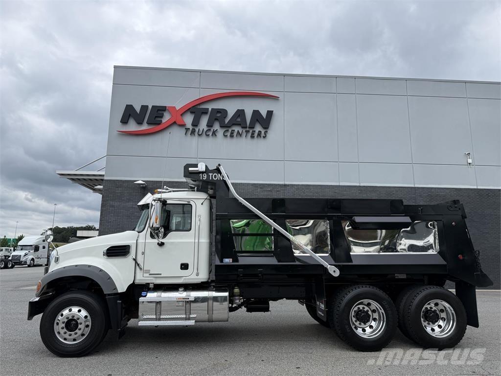 Mack GR64F Lastbiler med tip