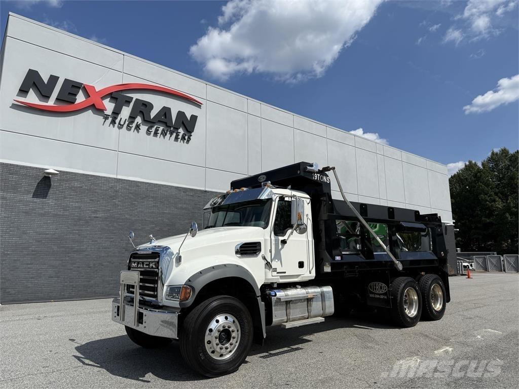 Mack GR64F Lastbiler med tip