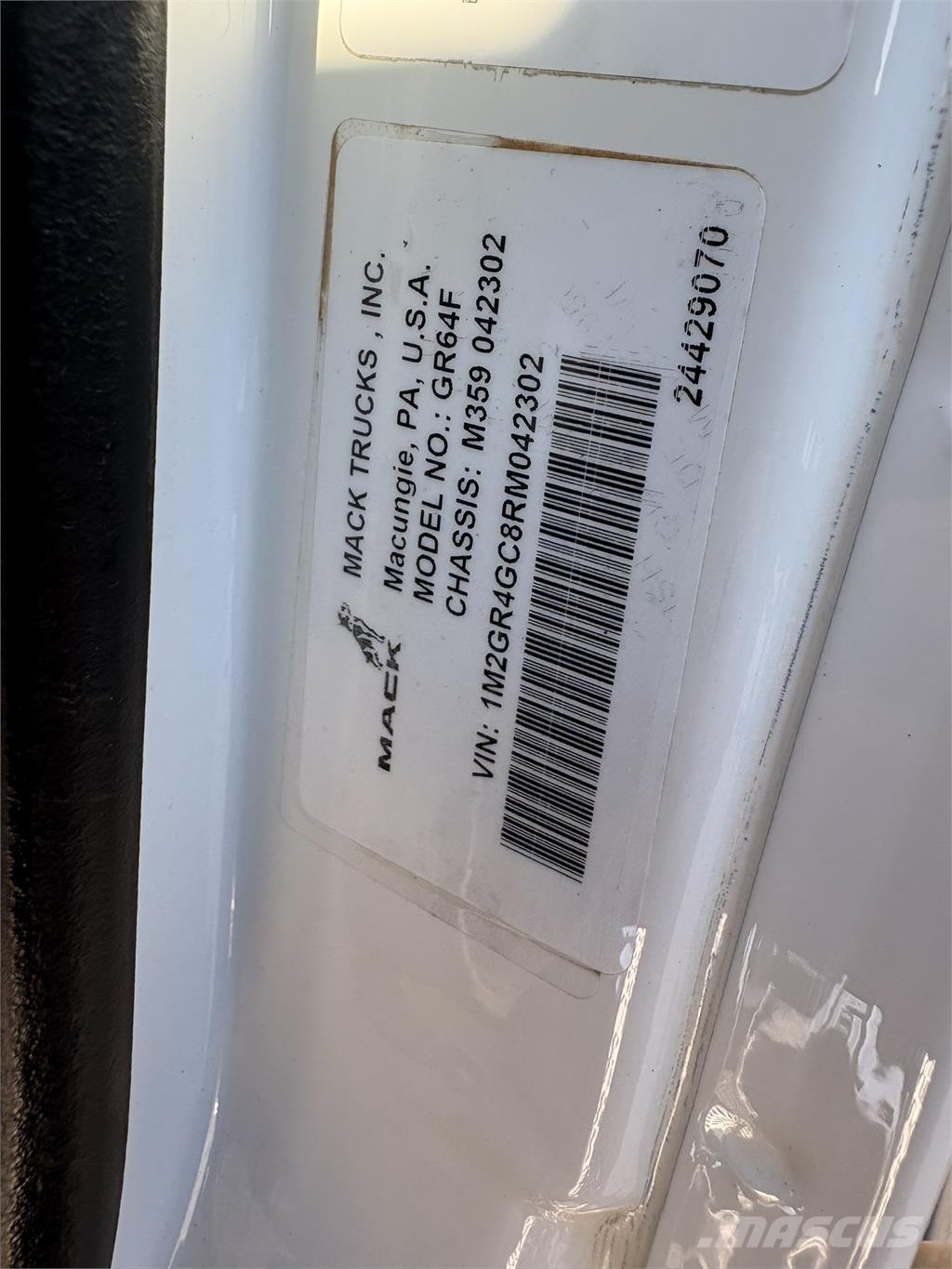 Mack GR64F Lastbiler med tip